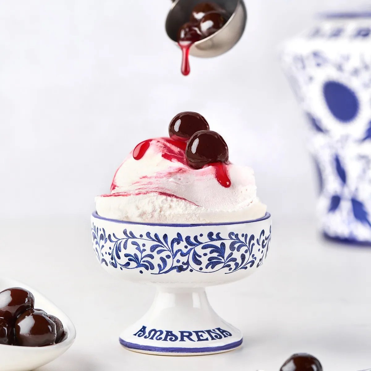 Akullore me Amarena Fabbri në kupë porcelani